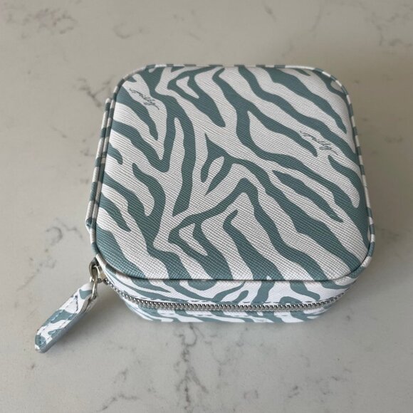 Milly Traveling Zippered Jewelry Case in Zebra Print Grey + White Sz OS NWOT - Picture 11 of 11